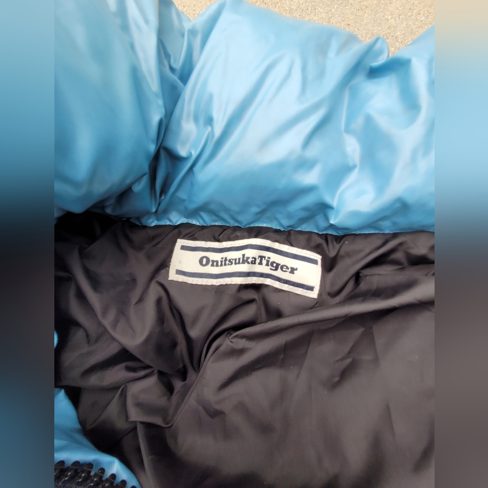 SAMPLE Asics ONITSUKA TIGER DOWN JACKET Light Blue Puffer Jacket with Purple - Picture 4 of 9